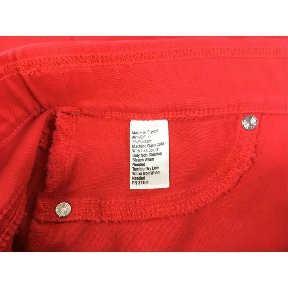 New Direction red Chino Womens Booty Shorts Size 10 med rise stretch pull‎ on